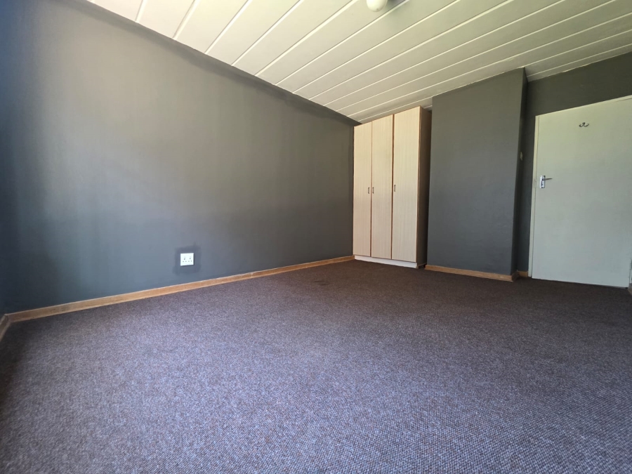 2 Bedroom Property for Sale in Kannoniers Park North West